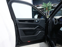 Beautiful 2022 Porsche Cayenne AWD 3.0L, Black on Black Leather, Black Lacquer Trim, Premium Package... (image 9)