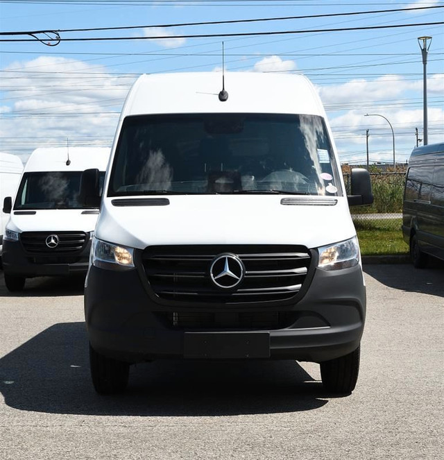 2025 Mercedes-Benz Sprinter 3500 144 Wheelbase High Roof RWD dans Autos et camions  à Laval/Rive Nord - Image 2