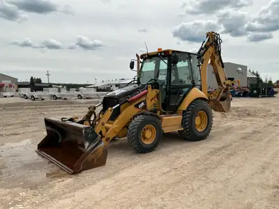 2010 Cat 430 E backhoe is powered by a Caterpillar 101HP diesel engine. Equipped with front hydrauli...