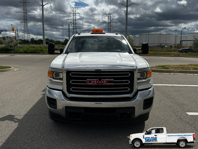 2018 GMC Sierra 3500HD Dually Crew Cab Flat Bed 4WD in Cars & Trucks in City of Toronto - Image 2