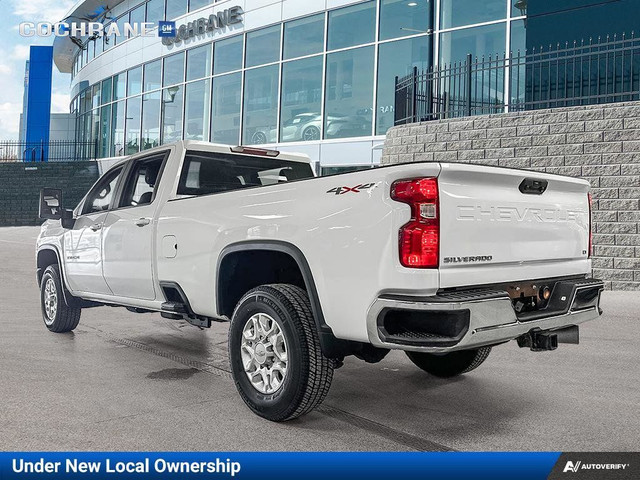 2022 Chevrolet Silverado 3500HD LT | Diesel | Long Box in Cars & Trucks in Calgary - Image 4