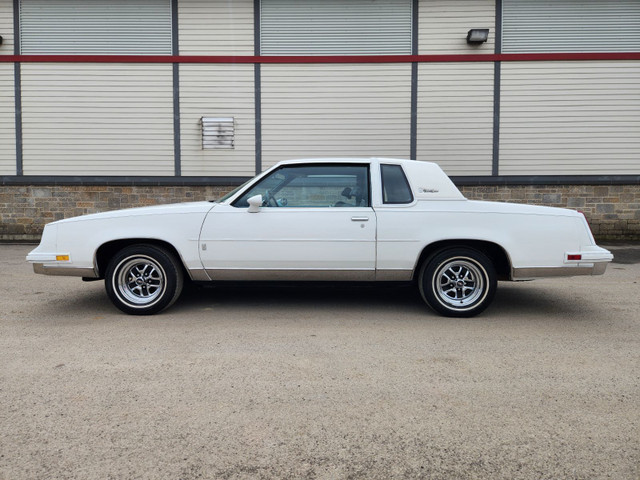 1987 Oldsmobile Cutlass Supreme Brougham G Body in Cars & Trucks in West Island - Image 4