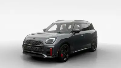 Le tout nouveau *MINI Countryman John Cooper Works 2025* est aussi audacieux et aventurier que vous....