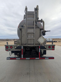 1 Owner!! 2007 Kenworth T800 Tri Drive Tanker Truck LAZER INOX TC407 Stainless 22,000L KMS: 615,008... (image 7)