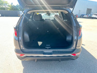 APPLE CARPLAY | BACK UP CAMERA | NO ACCIDENTS | CLEAN CARFAX. This 2022 Tucson with its compact desi... (image 9)