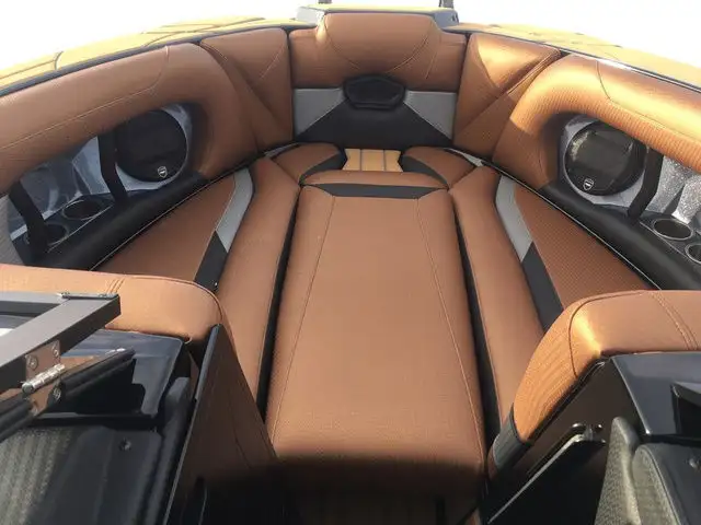 2021 Centurion Ri245 in Powerboats & Motorboats in Kelowna - Image 14