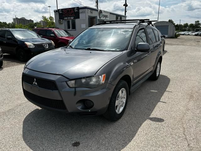 2012 Mitsubishi Outlander ES in Cars & Trucks in Kitchener / Waterloo - Image 2