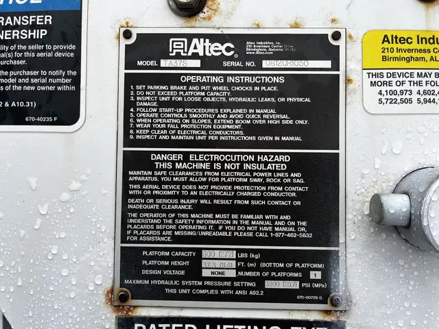 2013 International DuraStar MA025 Altec Bucket Service Truck in Heavy Trucks in Delta/Surrey/Langley - Image 41