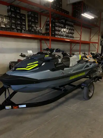 2025 Sea-Doo RXT-X 325 – Ice Metal / Manta Green BRAND NEW – 0 Kms Available Spring 2025! Key Detail...