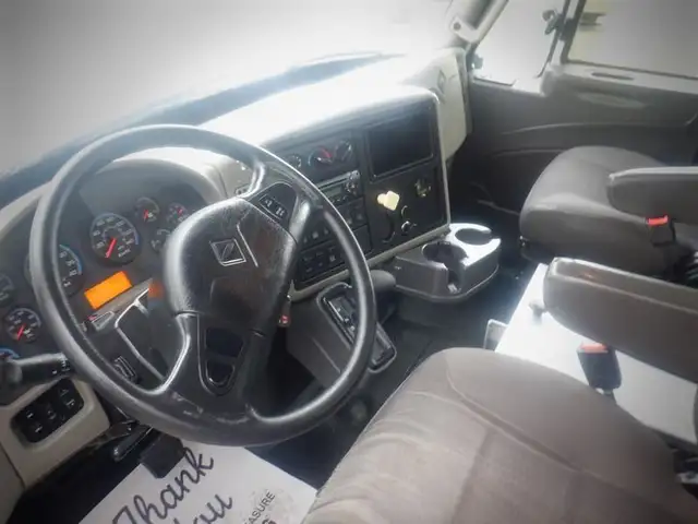 2012 international DuraStar 4300 Welding Service Truck with Air  in Heavy Trucks in Richmond - Image 27