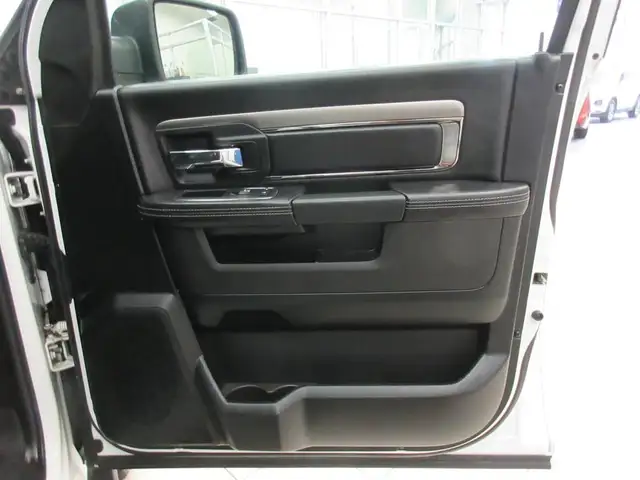 RAM 1500 2018 SPORT NIGHT EDITION CREW-CAB V8 5.7L HEMI 4X4 in Cars & Trucks in Lévis - Image 15