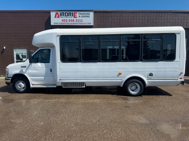 2009 Ford E-450 24 Passenger Bus in Cars & Trucks in Calgary