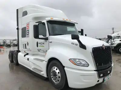 Stock #: 454414 Tandem Axle Sleeper Tractor, S13 engine (450) HP, T14 transmission (14 speed), Air d...