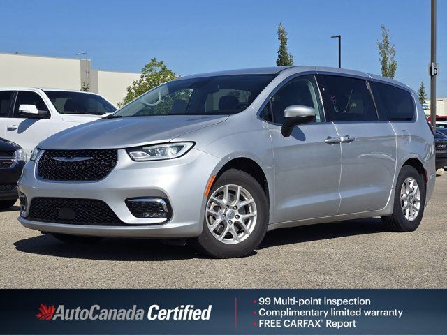 2023 Chrysler Pacifica Touring L in Cars & Trucks in Grande Prairie