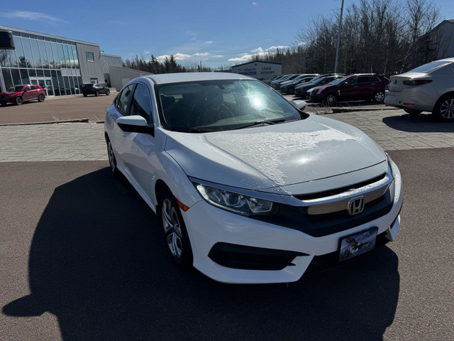 2017 Honda Civic LX in Cars & Trucks in Moncton - Image 4