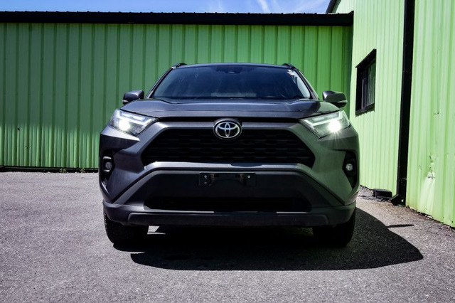 2022 Toyota RAV4 XLE • SUNROOF • HEATED SEATS • POWER LIFTGATE in Cars & Trucks in Cornwall - Image 4