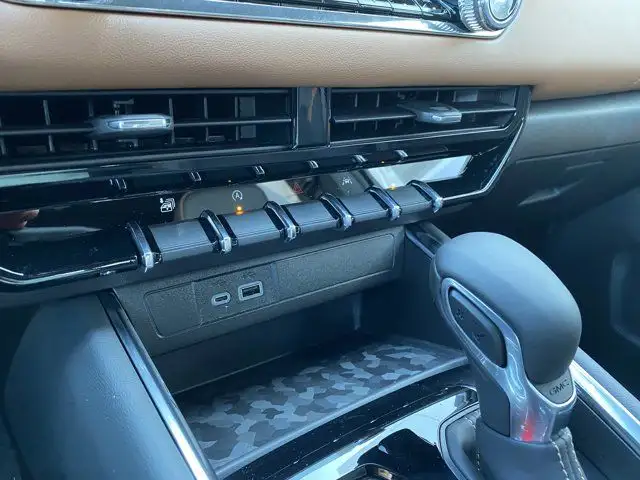 2025 GMC Canyon Crew Cab AT4 in Cars & Trucks in Edmonton - Image 20