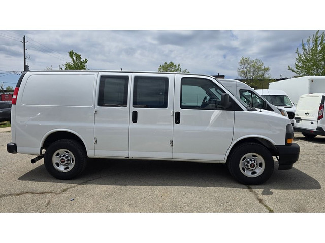 2020 Chevrolet Express G2500 - 4.3L V6 - 1 Owner Off Lease - Ext in Cars & Trucks in City of Toronto - Image 2