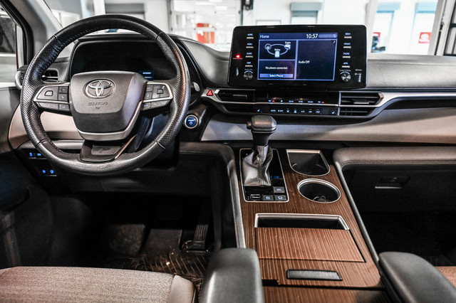 2021 Toyota Sienna LE Hybride | 8 Places | Carplay | Caméra | Ma in Cars & Trucks in City of Montréal - Image 3
