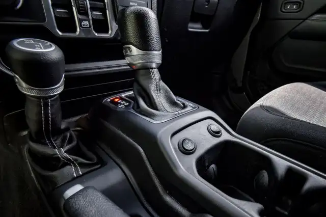 2021 Jeep Wrangler Sahara Unlimited • SIDE STEPS • CP/AA• R-V CA in Cars & Trucks in Ottawa - Image 28