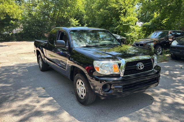 2011 Toyota Tacoma in Cars & Trucks in City of Toronto - Image 4