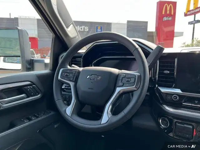 2025 Chevrolet Silverado 3500HD LTZ 4WD Crew Cab | 20IN FUEL dans Autos et camions dans Comté de Strathcona - Image 15