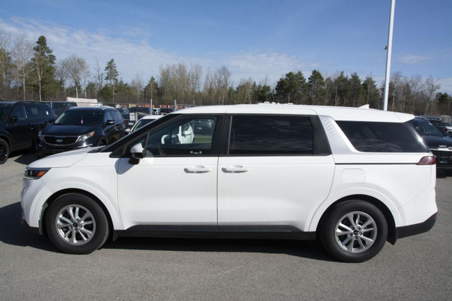2022 KIA CARNIVAL LX in Cars & Trucks in Oshawa / Durham Region - Image 2