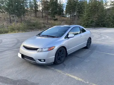 A des pneus d'été flambant neufs sur les jantes d'usine + alignement fait en janvier Comprend un jeu...