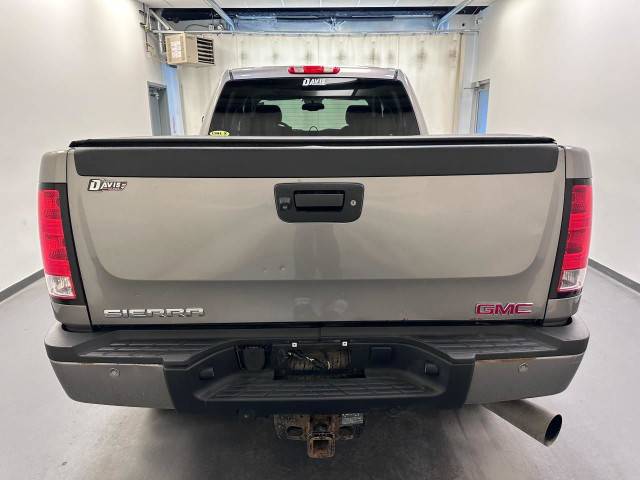2014 GMC Sierra 2500HD Denali 6.6L DURAMAX 8CYL | HEATED & VE... in Cars & Trucks in Lethbridge - Image 4