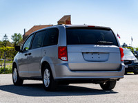 SE PLUS GROUP -inc: 2nd-Row Power Windows Wheels: 17 x 6.5 Aluminum Deep-Tint Sunscreen Glass Power... (image 4)
