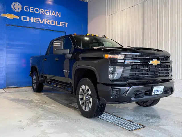 2024 Chevrolet Silverado 2500HD Custom- Blacked Out - Power Seat in Cars & Trucks in Barrie - Image 8