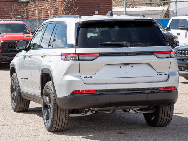 2025 Jeep Grand Cherokee Limited 4x4, Panoramic Sunroof in Cars & Trucks in Calgary - Image 3