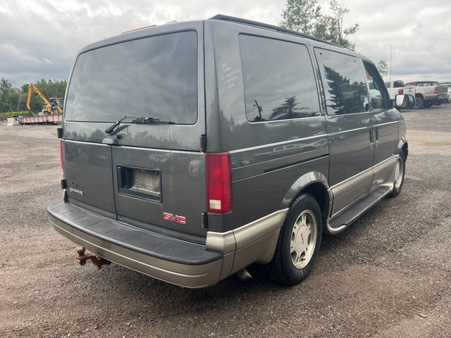 2005 GMC Safari in Cars & Trucks in Peterborough - Image 3