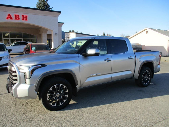  2022 Toyota Tundra LIMITED CREWMAX 4WD in Cars & Trucks in Penticton