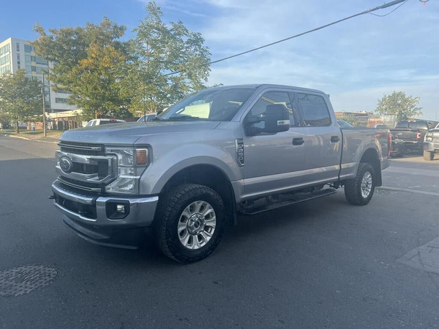 2022 Ford F-250 XLT Crew Cab Short Box 4WD in Cars & Trucks in City of Toronto - Image 4