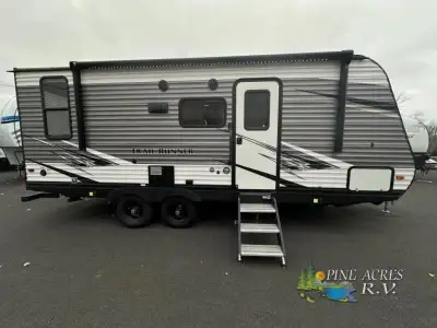 Heartland Trail Runner travel trailer 211RD highlights: Queen Bed U-Shaped Dinette Full Bathroom Sle...