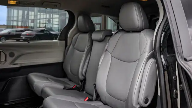 2023 Toyota Sienna XLE8-PASS | Leather | Sunroof | Heated Seats dans Autos et camions dans Guelph - Image 12
