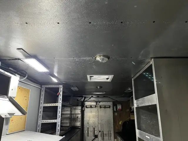 2005 Morgan Olson Workhorse 14 Foot Step Van with Shelving in Heavy Trucks in Delta/Surrey/Langley - Image 29