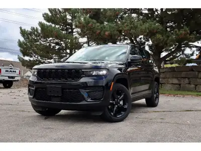 Built to a higher standard, our New 2025 Jeep Grand Cherokee Altitude 4X4 with the Trailer Tow Pack...