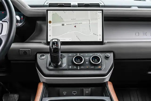 2022 Land Rover Defender S | Toit pano | Black Pack | Roues 19po in Cars & Trucks in Longueuil / South Shore - Image 27
