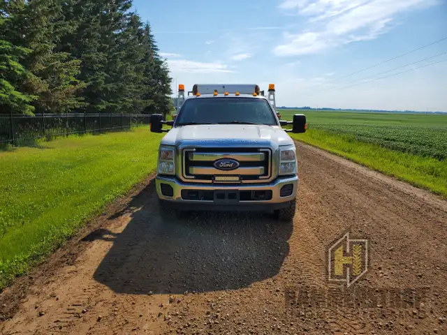 FORD F-350 Super Duty 4x4 XLT Mechanic Service Truck in Cars & Trucks in Edmonton - Image 3