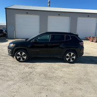 JUST REDUCED!!! LOCAL TRADE IN!!! NICE SHAPE!!! 4 CYLINDER 4WD!!! 2017 Jeep Compass N 4WD, Clean wit... (image 5)