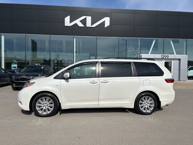  2017 Toyota Sienna 5dr XLE 7-Pass AWD in Cars & Trucks in Gatineau - Image 3