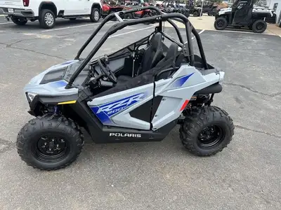 Engine Type: Single-Cylinder Displacement: 11 cu. in. (180 cc) Cooling: Air / Oil Fuel System: Gas F...