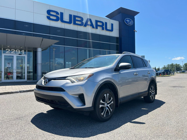 2016 Toyota RAV4 LE | FWD | Spacieux | Caméra de Recul | Bluetoo in Cars & Trucks in City of Montréal