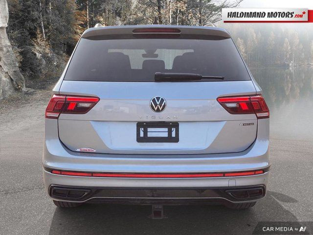 2022 Volkswagen Tiguan Comfortline R-Line Black Edition in Cars & Trucks in Hamilton - Image 4