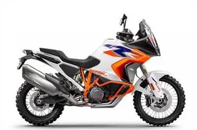 Engine Type: V Twin Displacement: 79.4 cu. in. (1301 cc) Bore and Stroke: Bore: 4.25 in. (108 mm); S...