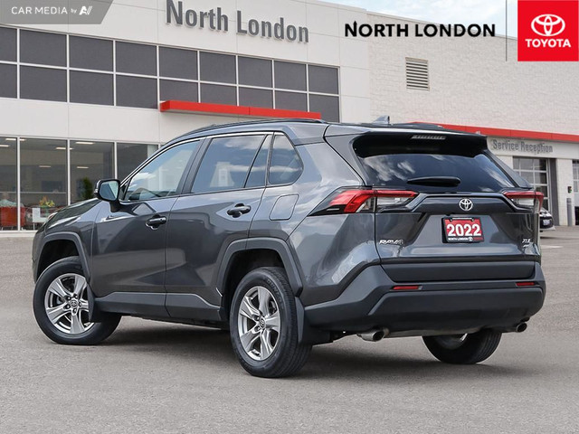 2022 Toyota RAV4 XLE LEASE RETURN - CLEAN CARFAX - ONE OWNER... in Cars & Trucks in London - Image 4