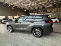 REMOTE ENGINE START, COOLED FRONT SEAT(S), PANORAMIC ROOF Zipping around Edmonton in the latest tech... (image 4)