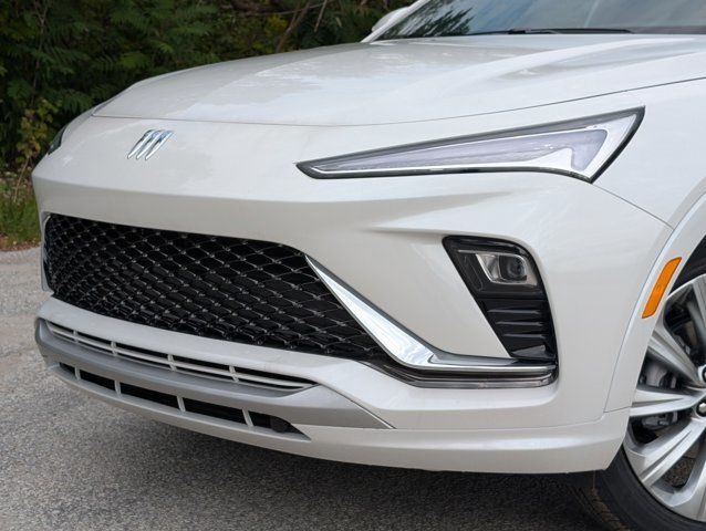 2025 Buick Envista Avenir- Adv Safety Pkg - Pwr Moonroof in Cars & Trucks in Barrie - Image 2